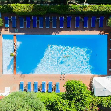 Hotel Central Wellness Sorrento Bagian luar foto