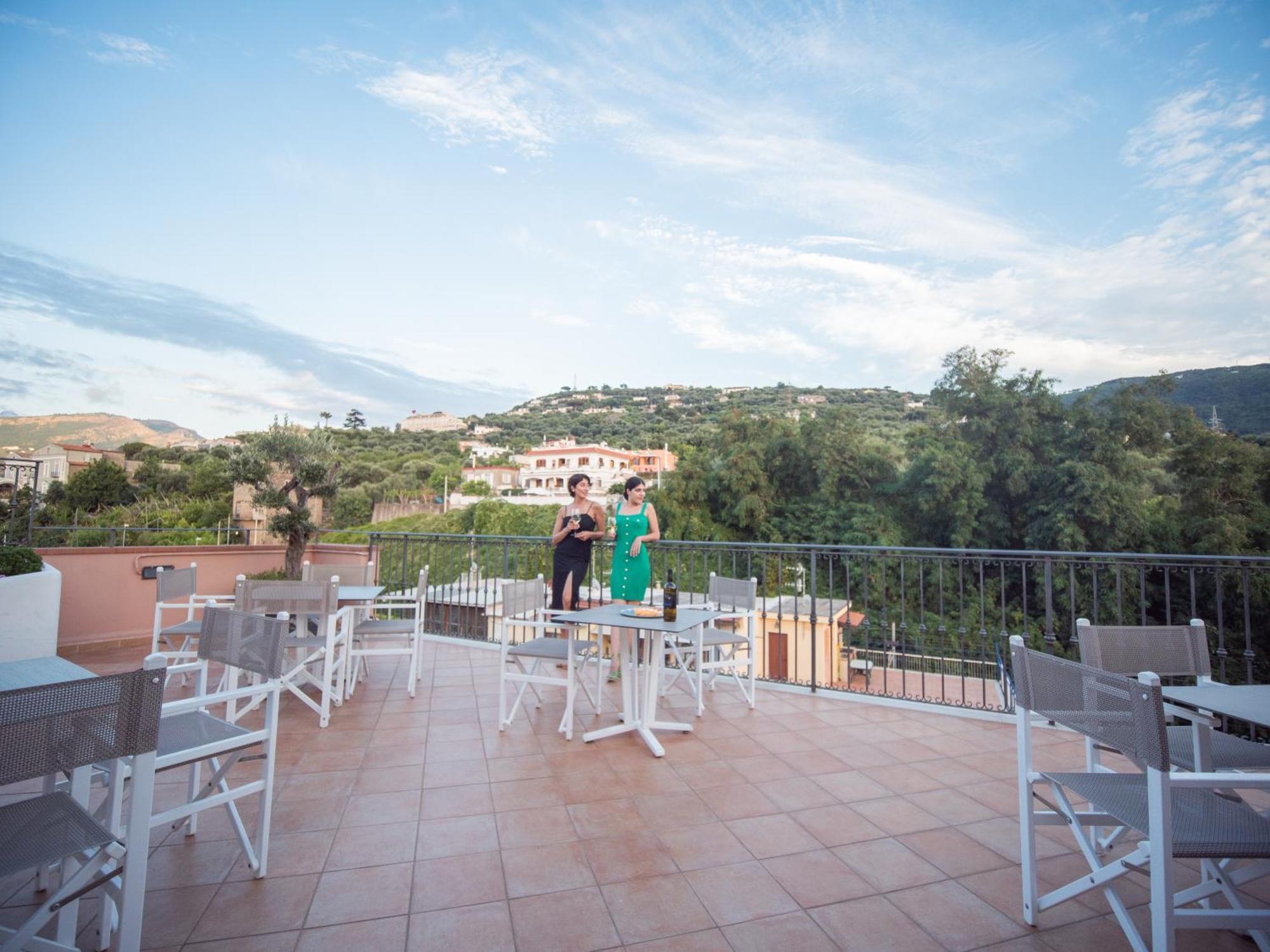 Hotel Central Wellness Sorrento Bagian luar foto