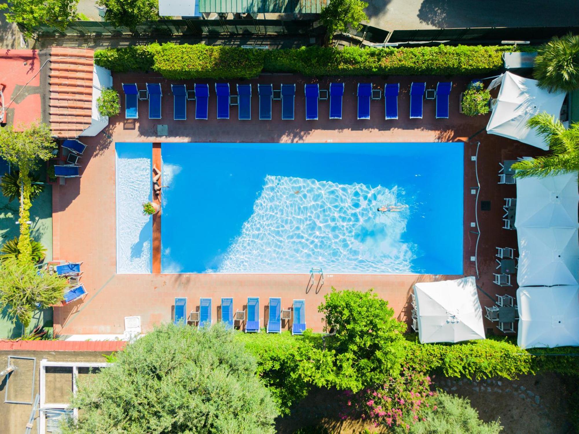 Hotel Central Wellness Sorrento Bagian luar foto