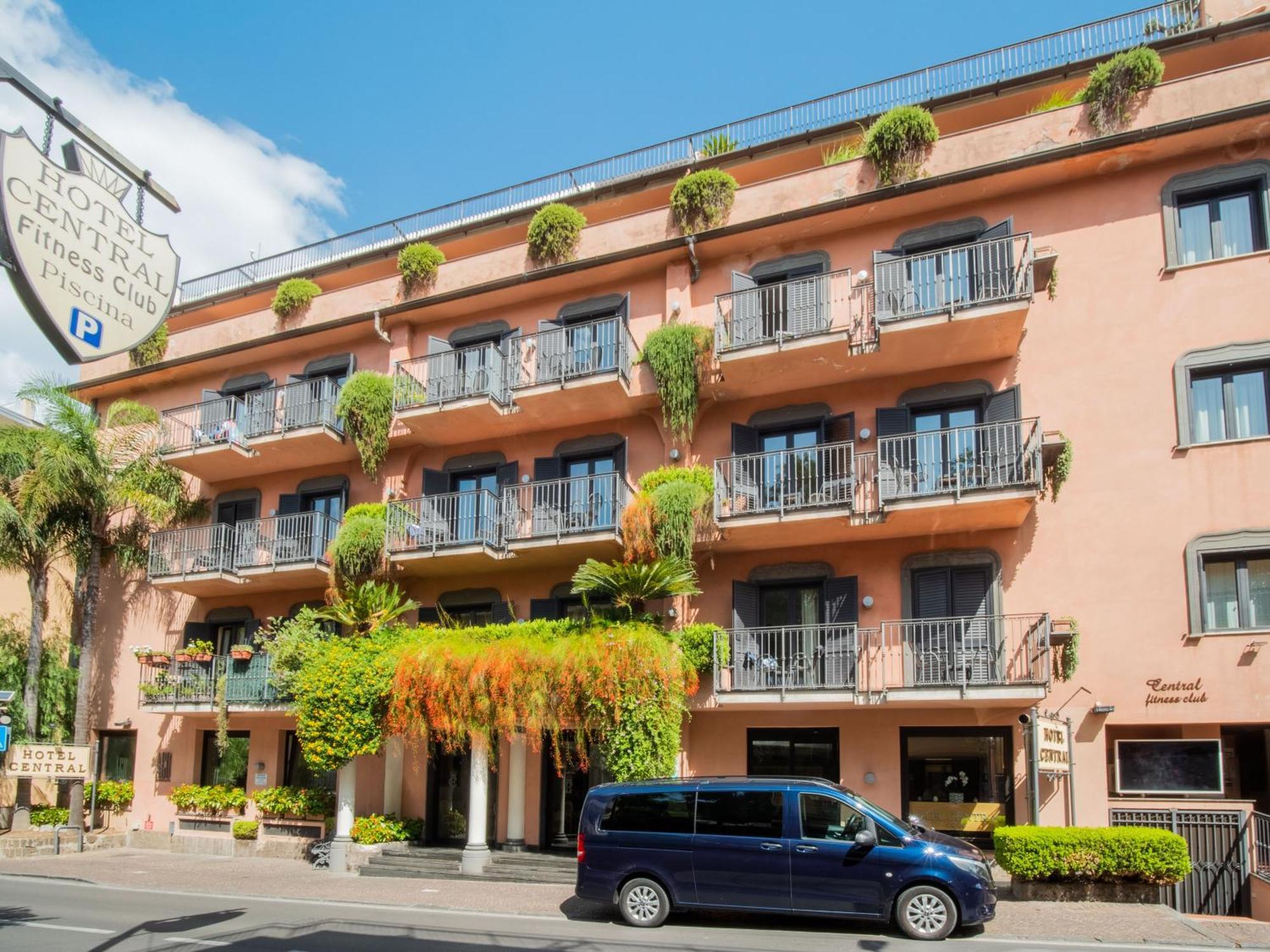 Hotel Central Wellness Sorrento Bagian luar foto