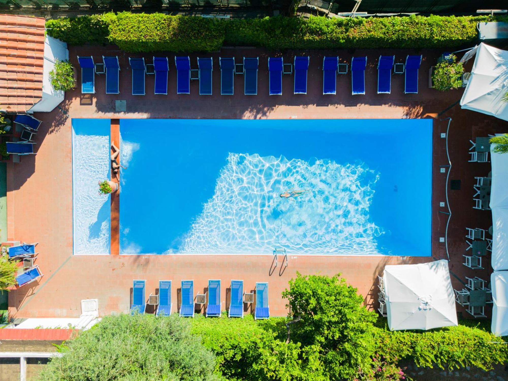 Hotel Central Wellness Sorrento Bagian luar foto
