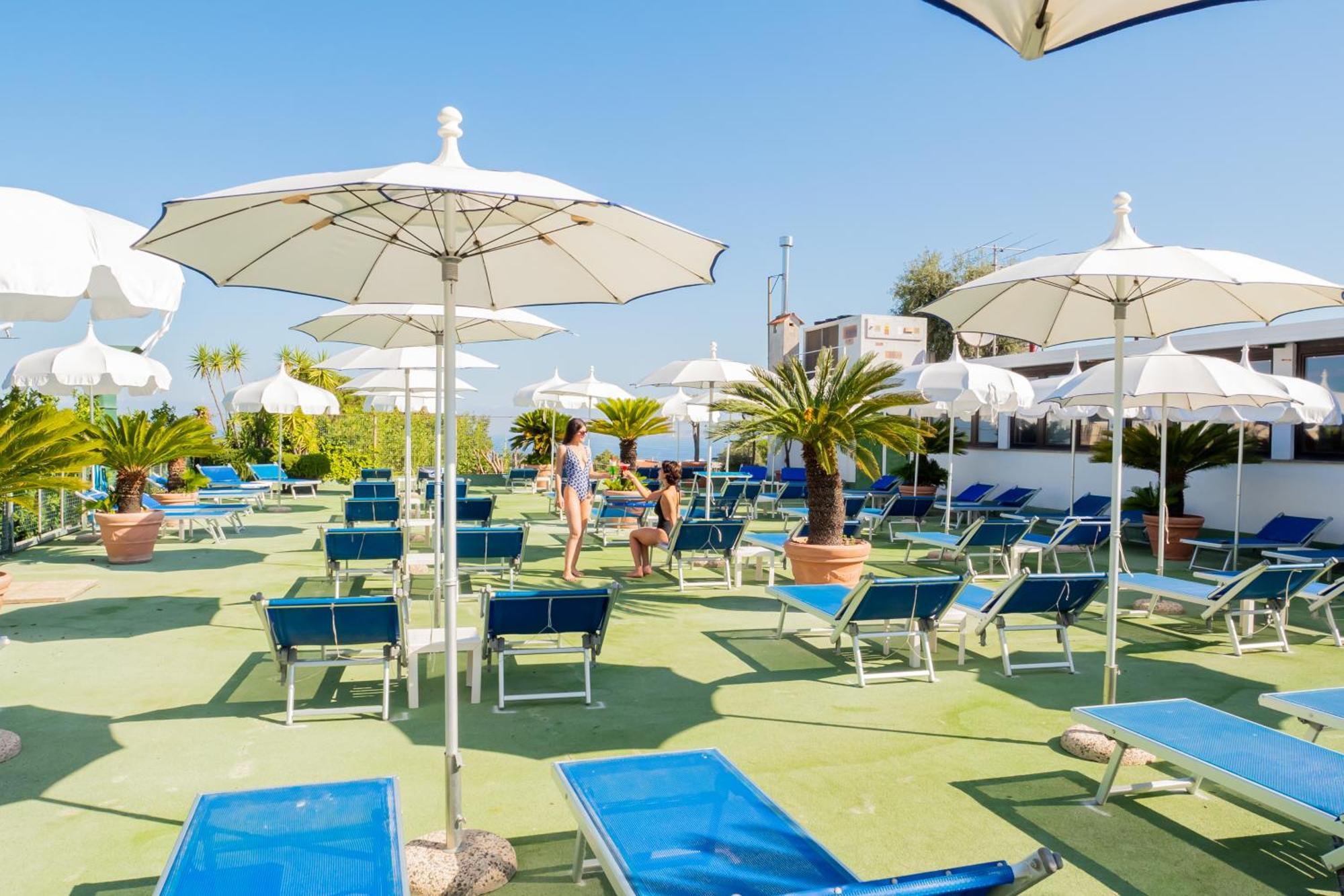 Hotel Central Wellness Sorrento Bagian luar foto