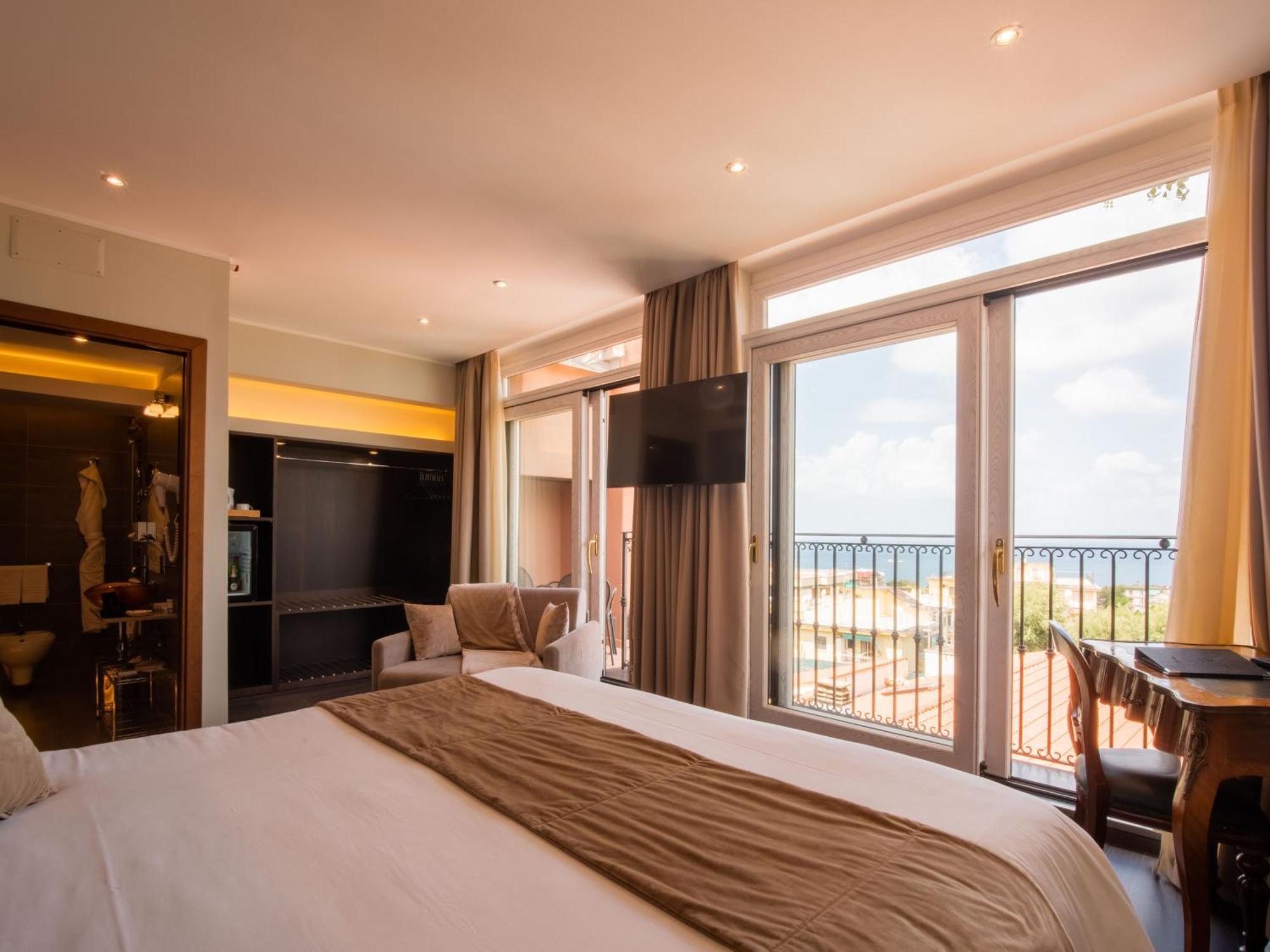 Hotel Central Wellness Sorrento Bagian luar foto