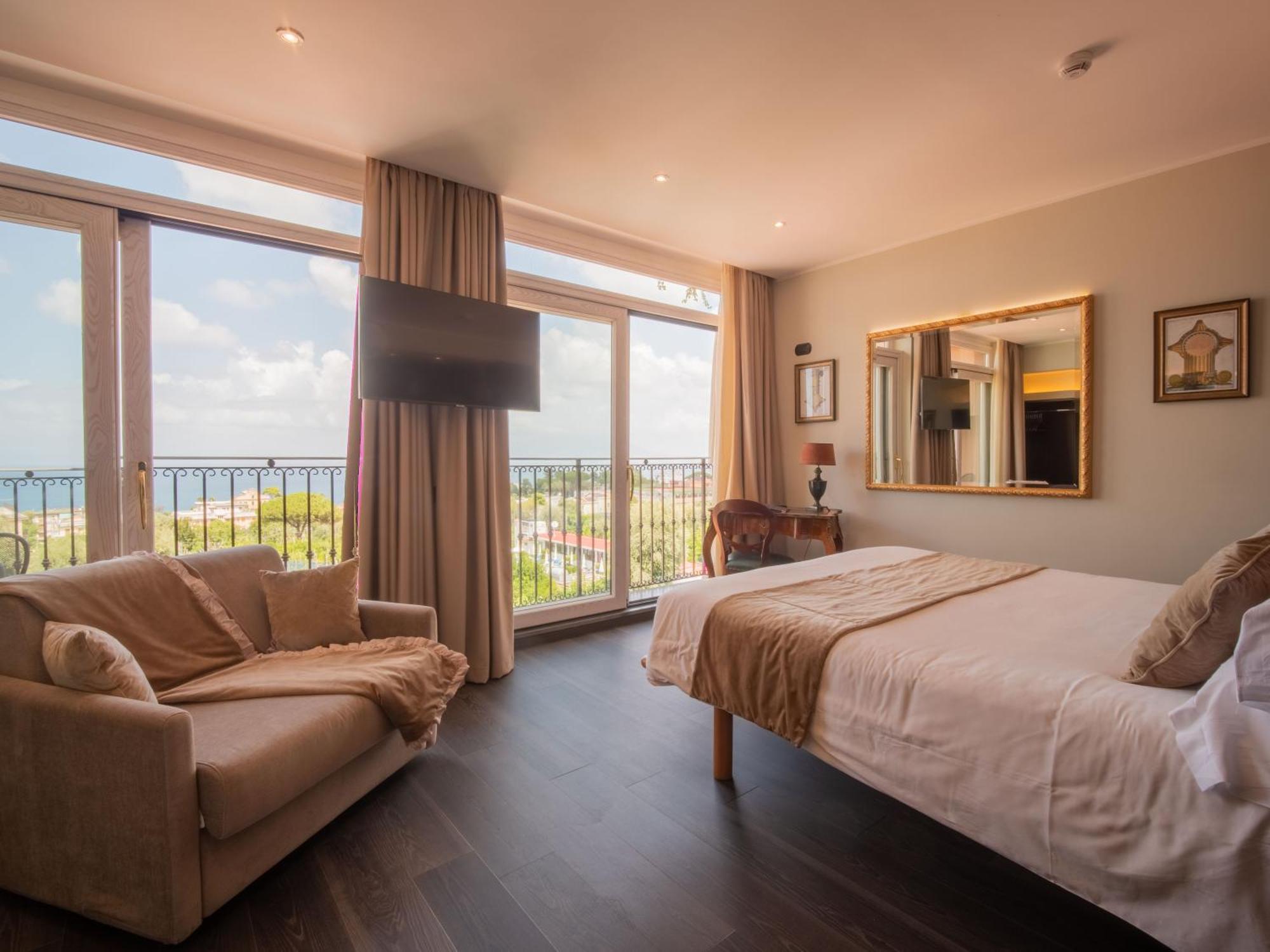 Hotel Central Wellness Sorrento Bagian luar foto