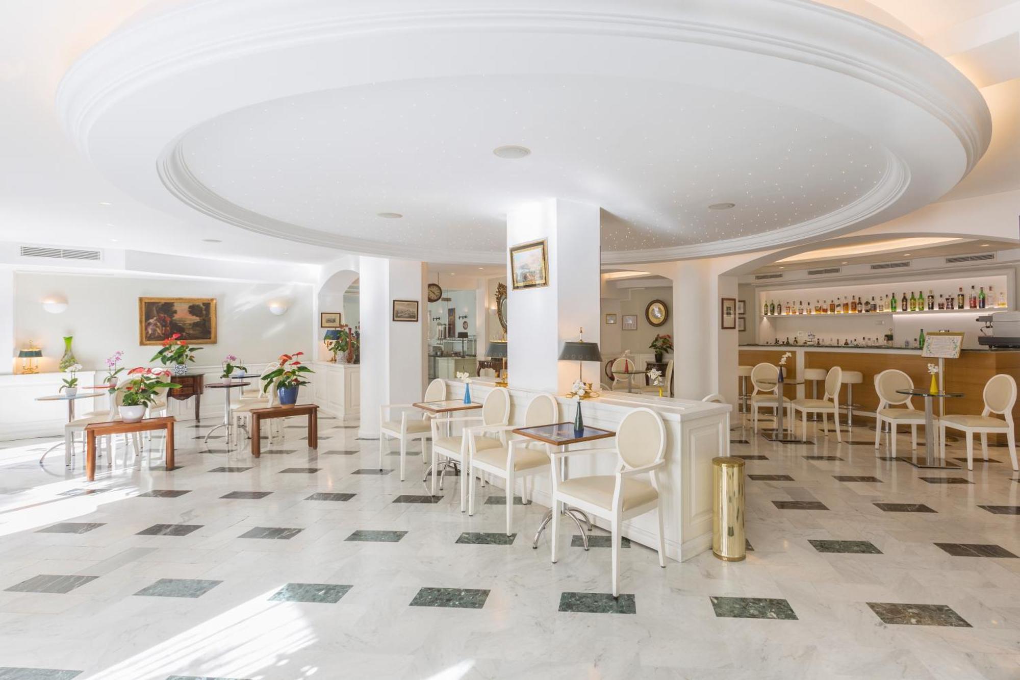 Hotel Central Wellness Sorrento Bagian luar foto