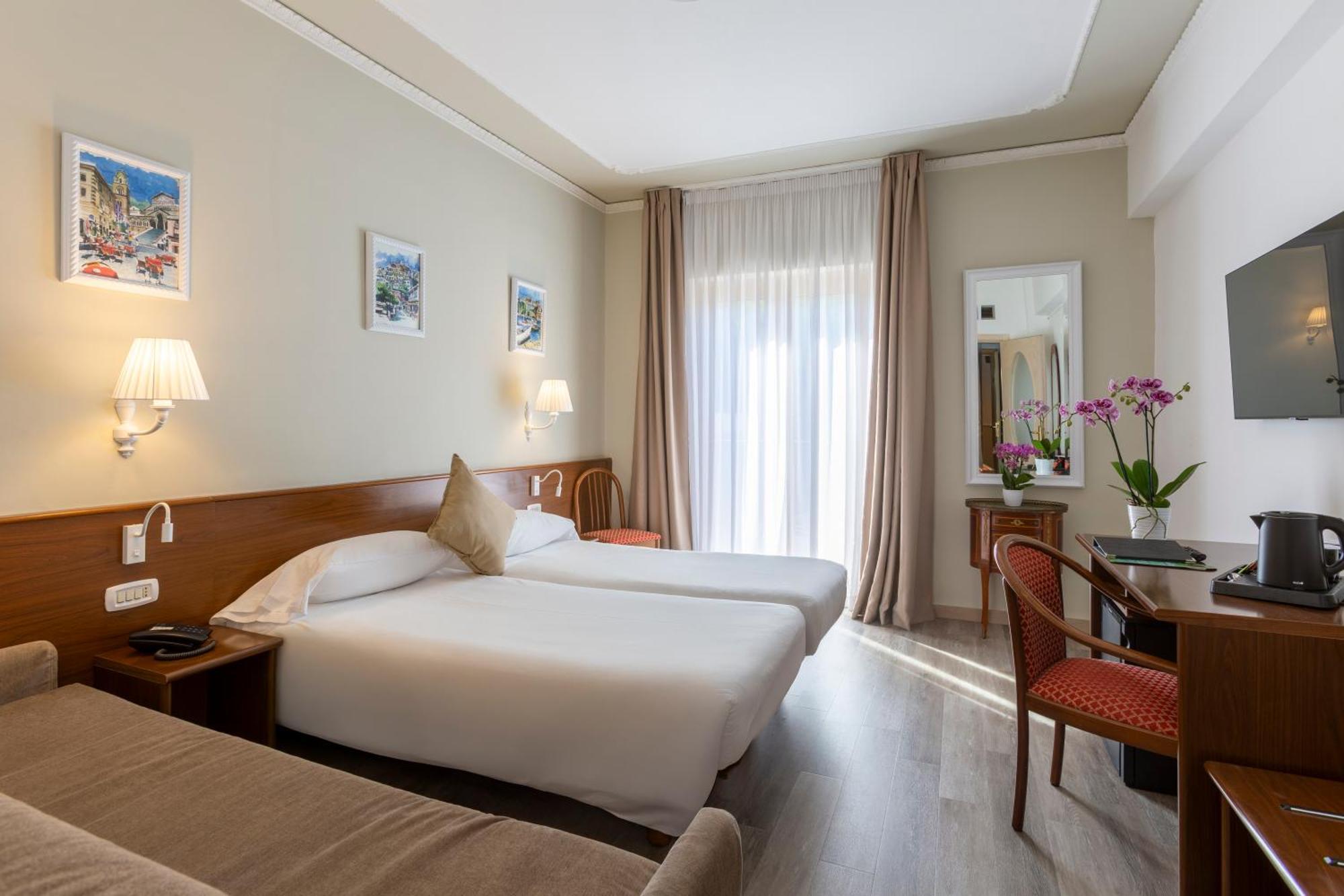 Hotel Central Wellness Sorrento Bagian luar foto