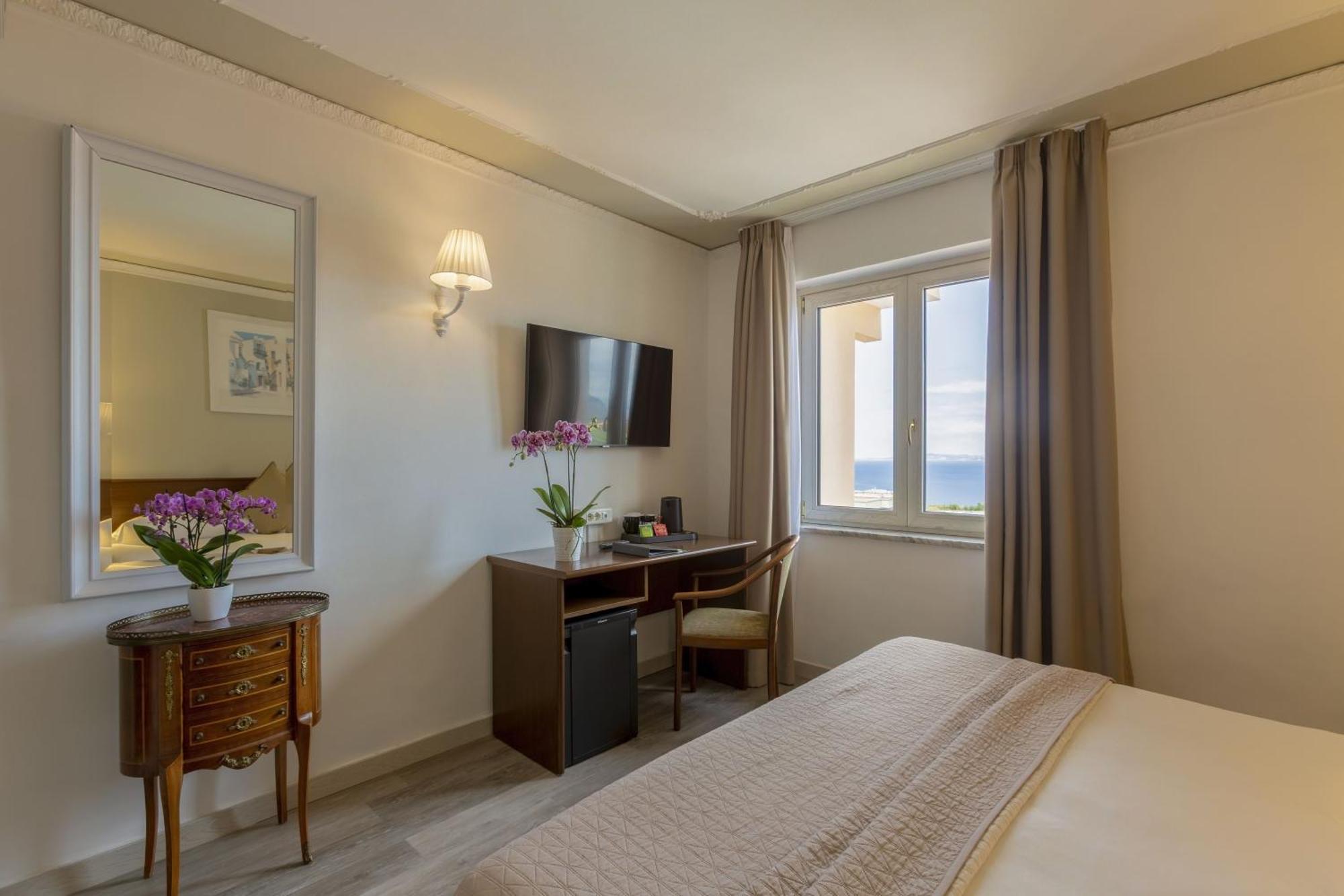 Hotel Central Wellness Sorrento Bagian luar foto