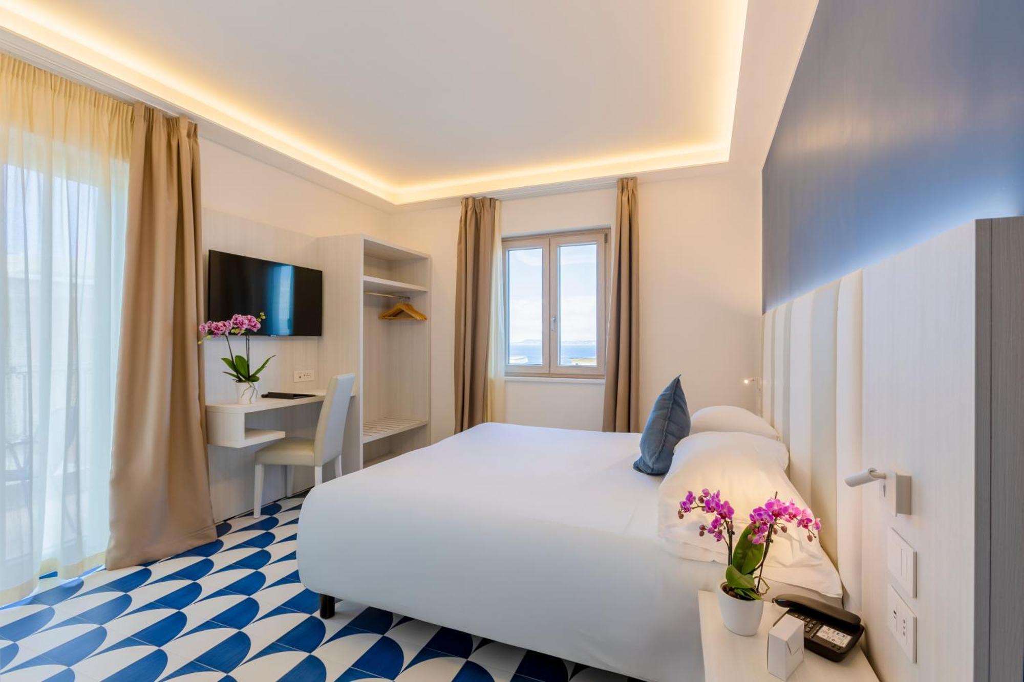 Hotel Central Wellness Sorrento Bagian luar foto