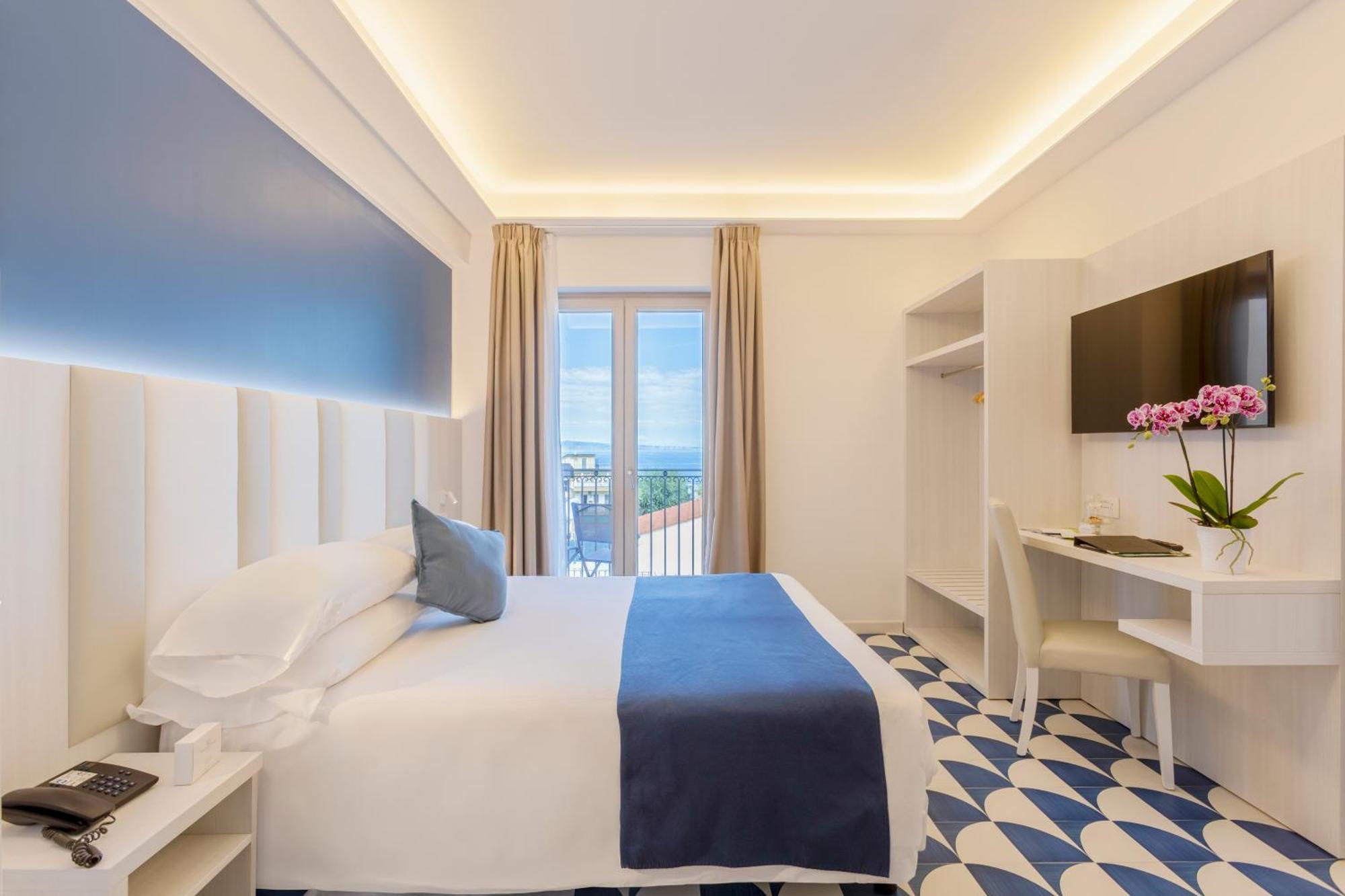 Hotel Central Wellness Sorrento Bagian luar foto