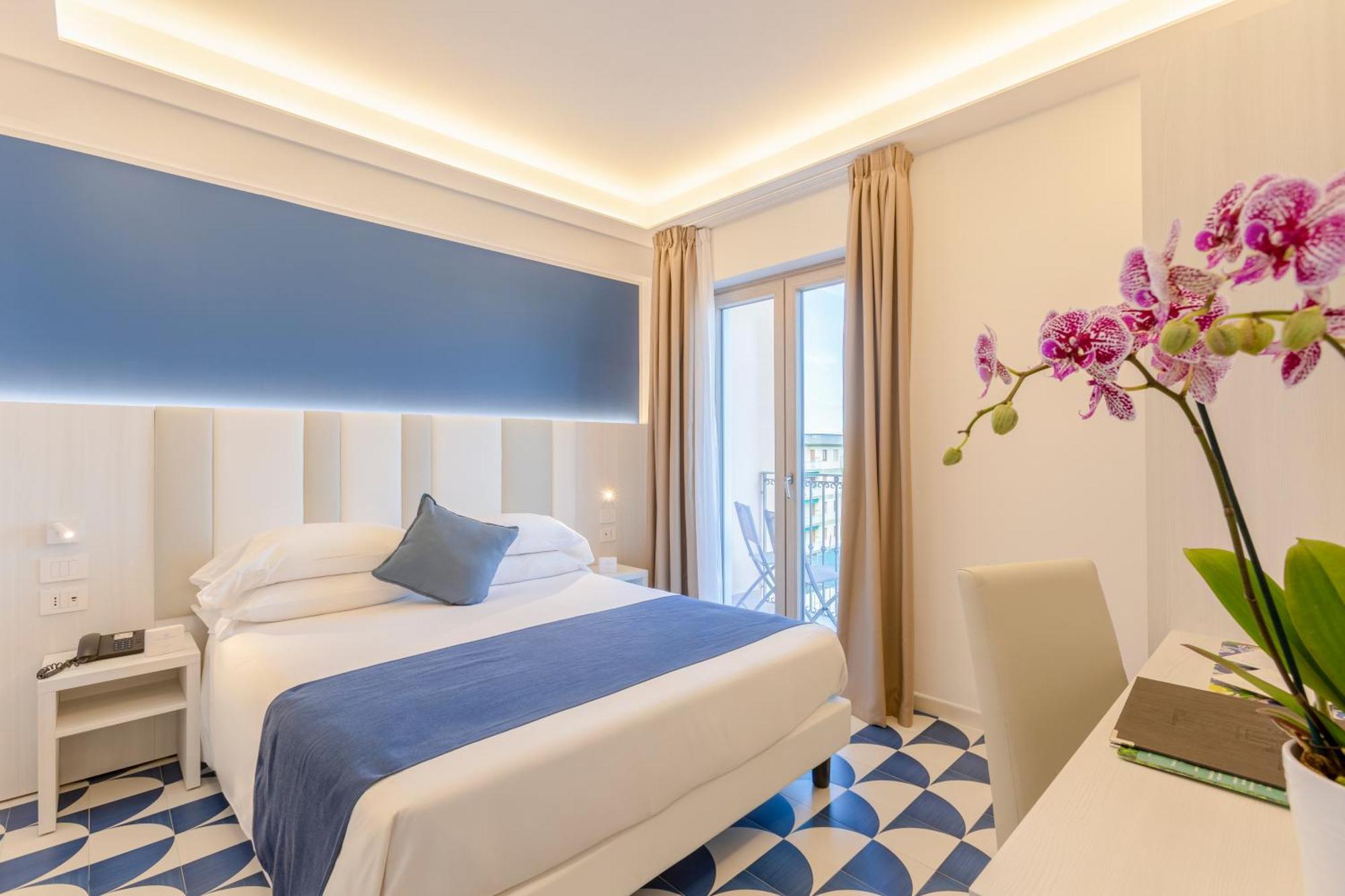 Hotel Central Wellness Sorrento Bagian luar foto